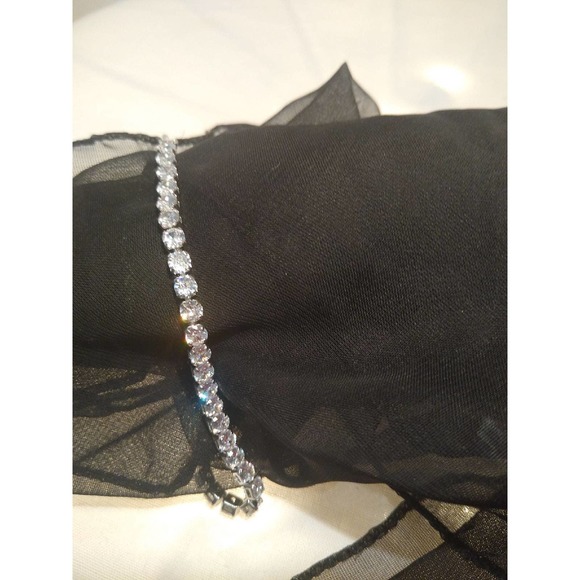 Swavorkski crystals tennis bracelet - Picture 6 of 9